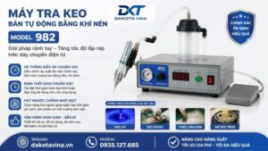 Máy tra keo bán tự động model 982 dùng khí nén có vỏ kim loại màu xanh mỏ vịt. Mặt trước máy có đồng hồ đo áp suất, các nút cài đặt và màn hình LED. Bên cạnh máy là một giá đỡ treo ống chứa keo trong suốt và một chiếc bàn đạp chân màu đen